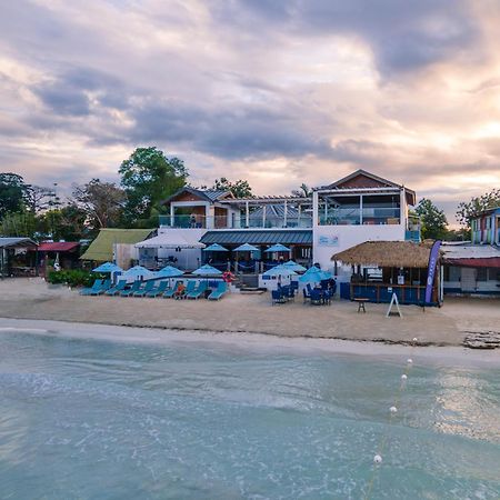 Blue Skies Beach Resort Negril Kültér fotó