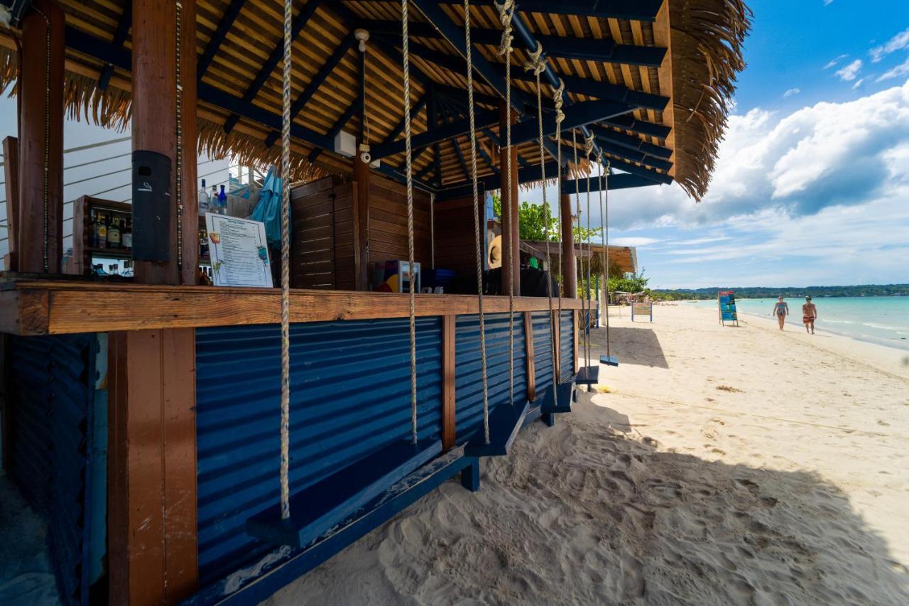 Blue Skies Beach Resort Negril Kültér fotó