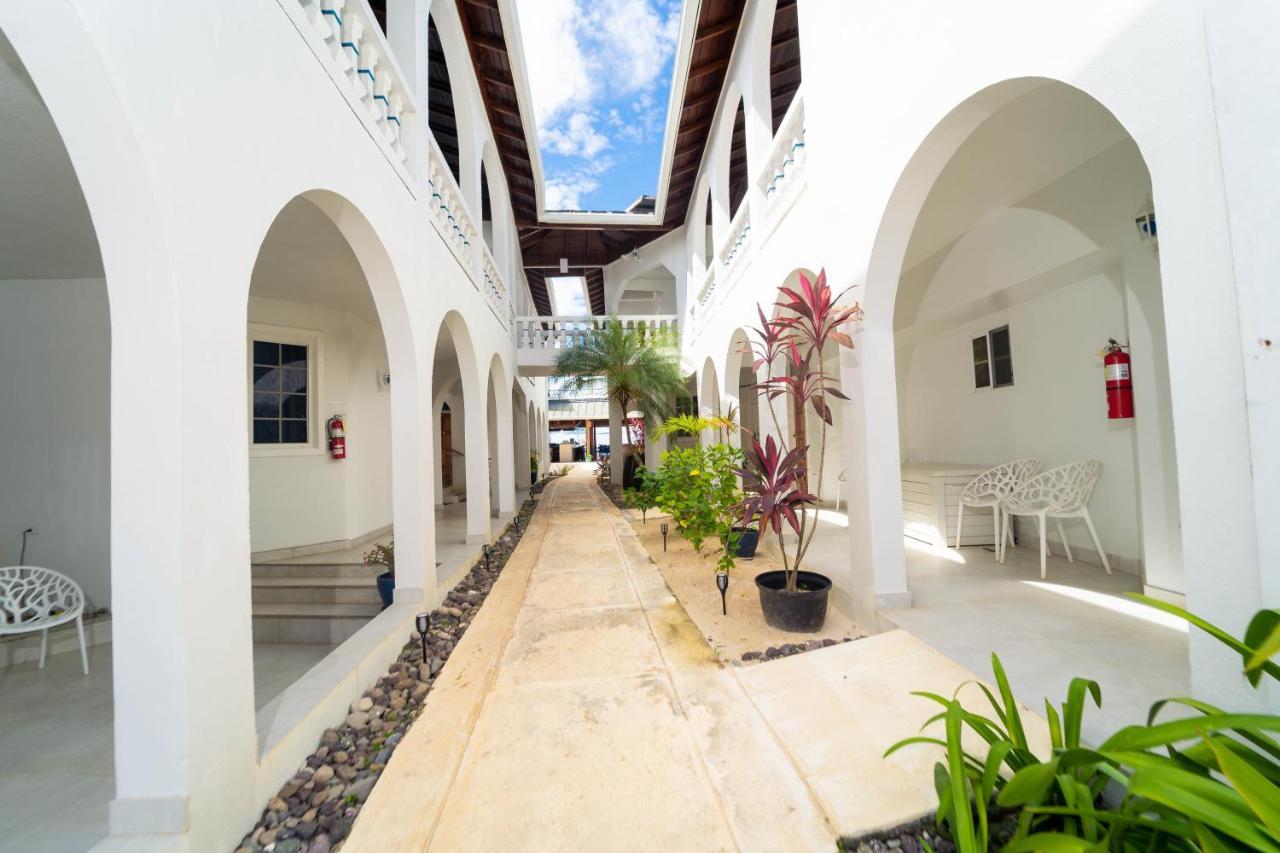 Blue Skies Beach Resort Negril Kültér fotó