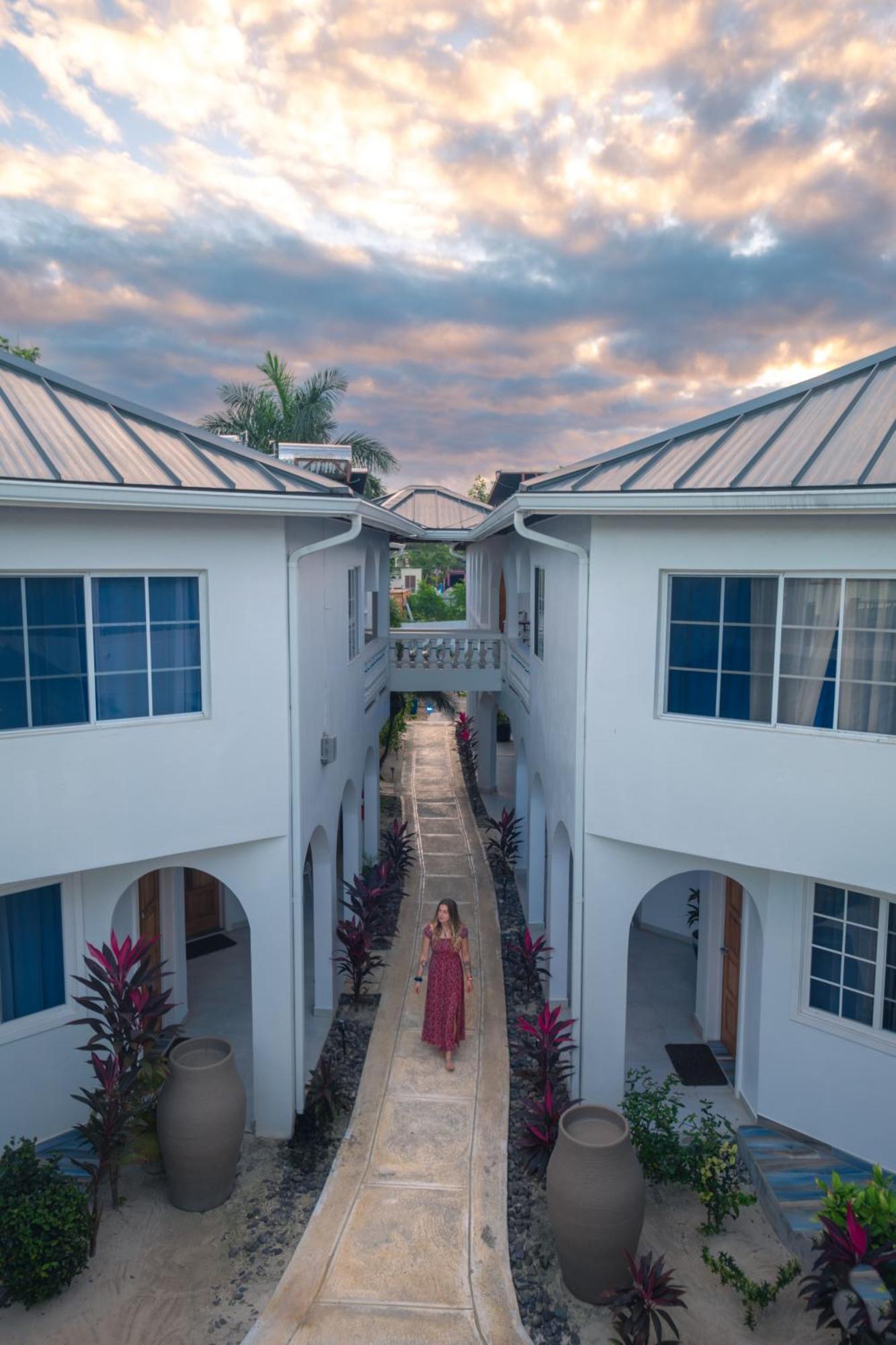 Blue Skies Beach Resort Negril Kültér fotó
